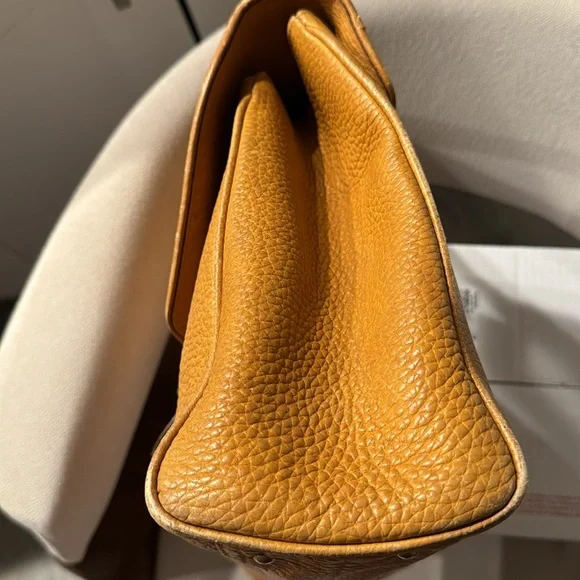 🌺👜 SALE‼️ ❤️‍🔥VERY VINTAGE AND RARE CELINE LEATHER BAG. 👜👜👜❤️‍🔥 - Picture 6 of 14